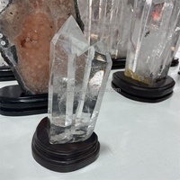 Tour de quartz clair brut de cristal de guérison naturel de point de quartz clair de grande taille pour la décoration