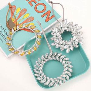 Décoration de Noël suspendue en alliage de zinc, motif flocon de neige en strass et boule diamantée pour sapin de Noël - Product Image 2