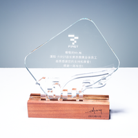 Vente en gros de trophées acryliques de haute qualité impression UV cristal verre métal design créatif personnalisé