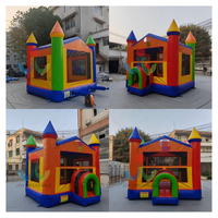 Castillo Inflable Clásico Colorido, Casa de Brinco Inflable Multicolor con Paredes de Seguridad de Malla para Alquiler en Fiestas de Cumpleaños