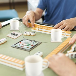 Divertidos Posavasos de Madera con Diseño de Mahjong, Juego de 4 Posavasos con Caracteres Chinos (Oriente, Sur, Oeste, Norte) para Amantes del Juego de Mahjong, Regalo Decorativo - Product Image 2