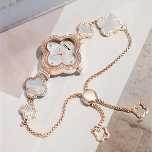 Relojes de mujer Moda Trébol de cuatro hojas Cuarzo Reloj de pulsera impermeable Esfera de lujo ligera - Product Image 1