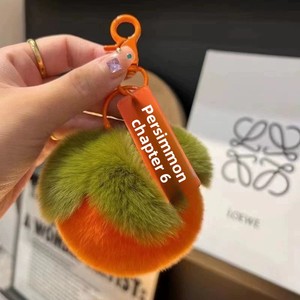 Portachiavi in Peluche a Forma di Cachi con Scritta 'Good Things Happen', Ciondolo Simbolico - Product Image 2
