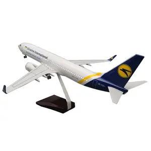 Giocattoli per bambini 2024 nuovi arrivi B737-800 scala 1:85 47cm in ucraina modelli di aerei internazionali con luci a LED