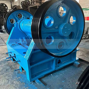 Trituradora de mandíbulas portátil con capacidad de 15t/h y motor azul para trituración de rocas - Product Image 2