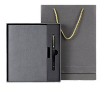 Ensemble cadeau d'entreprise personnalisé avec logo imprimé en sérigraphie sur un carnet A5 écologique, un stylo, une couverture magnétique, un souvenir