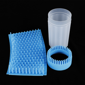 Limpiador de patas de perro 2 en 1 y cepillo de aseo para mascotas, limpiador portátil de patas de Mascota, arandela de pies de perro de silicona suave para patas fangosas de perro - Product Image 2