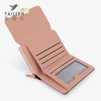 Dompet Wanita Premium Vintage Model Clutch Pendek Lipat Bahan PU Asli dengan Kancing Pengunci, Portabel, Hiasan Huruf, Cocok untuk Perjalanan, Bahan Polyester