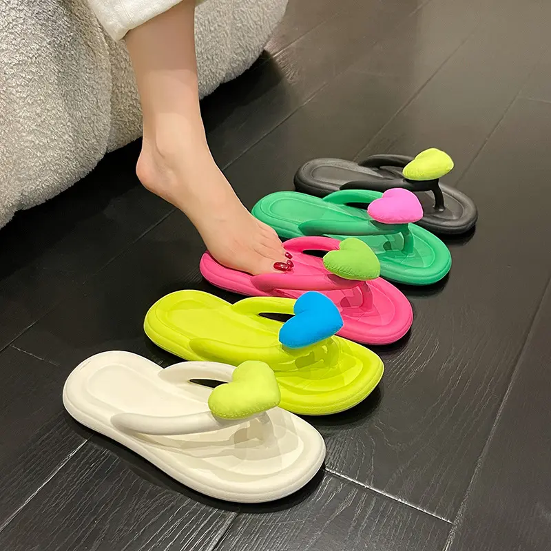 High Quality Fashion Luxury Rubber Slide Slippers Lady Beach Sandals Shoes Women'S Slide Flat Flip-Flops Slipper