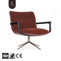 Fauteuil pivotant haut de gamme en tissu rouge, design italien de luxe, accoudoirs en noyer massif, rembourré, moderne, fait main, pour appartement