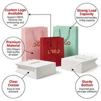 Ensemble de marquage de vêtements de luxe sur mesure : Sac de shopping en papier bordeaux recyclable haut de gamme, boîte cadeau pour vêtements et étiquette personnalisée