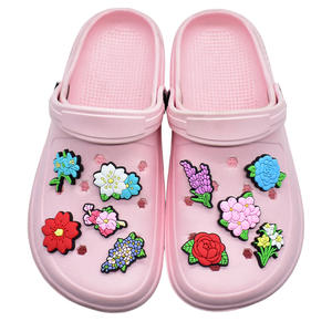 ของขวัญส่งเสริมการขาย MOQ ต่ำ รูปทรงดอกไม้ตามสั่ง โลโก้แบรนด์ ยางพีวีซีเนื้อนุ่ม กันน้ำ ตกแต่งรองเท้าสวน จี้ห้อยรองเท้าแบบกำหนดเอง - Product Image 2