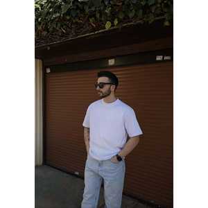 Camiseta Blanca de Diseñador con Estampado Loveless en Método de Serigrafía, Peso del Tejido 200g, Modelo Comprimido - Product Image 2