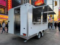 Remorque alimentaire BBQ personnalisée avec véranda latérale pliable et fumoir, remorque de restauration pour fêtes et festivals en extérieur