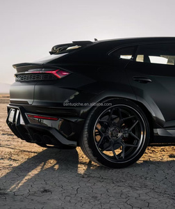 ชุดแต่งคาร์บอนไฟเบอร์สำหรับ Lamborghini Urus SE รุ่น 1016 สไตล์  ประกอบด้วยลิ้นกันชนหน้า ดิฟฟิวเซอร์ สปอยเลอร์ ซุ้มล้อแบบไวด์บอดี้ สภาพใหม่ - Product Image 6