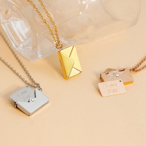 สร้อยคอจี้รูปซองจดหมายสแตนเลสสตีลแบบกำหนดเองได้ พร้อมอักษรย่อส่วนตัว - Product Image 6