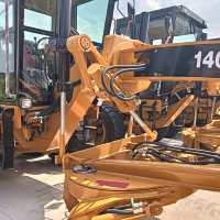 Niveleuse à moteur d'occasion 16,5t en stock avec lame de 4,27 m et moteur de 172 kW pour une expédition rapide à l'échelle mondiale