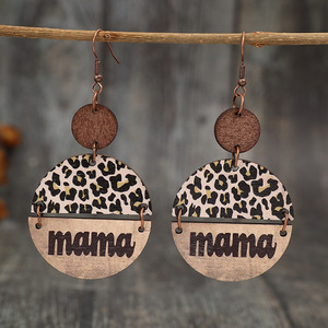 Orecchini pendenti da donna con stampa leopardata e dettagli in legno, gioielli vintage alla moda - Product Image 1