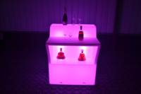 Comptoir de bar LED moderne et élégant, en plastique durable, lumineux, table de fête, design de mobilier de bar élégant pour la maison