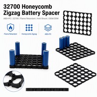 Entretoise de batterie cylindrique Li-ion 32700 en ABS+PC moulé par injection, motif nid d'abeille en zigzag, ignifuge, antichoc et résistant à la chaleur (OEM/ODM)