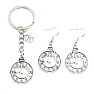 Fournisseur en gros de Chine, accessoires en alliage rétro DIY, engrenage, réveil, pendentif d'<span class=keywords><strong>horloge</strong></span>, charme punk pour bijoux, collier, vêtements - Product Image 5