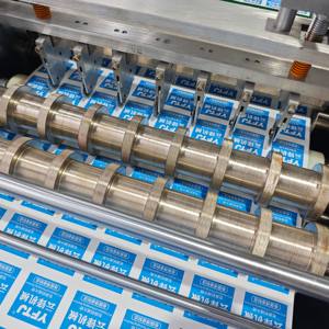 Máquina Totalmente Automática de 8 Pistas para Fabricação de Lenços Umedecidos para Preparação com Álcool e Lenços Umedecidos Individuais para Limpeza - Product Image 3