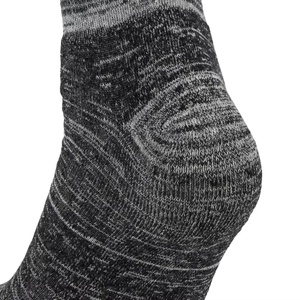 Calcetines de Hombre Gris Oscuro con Spandex, Diseño Tejido, Suaves y Antideslizantes para Otoño y Primavera, Logotipo Desechable en la Parte Inferior, Alta Calidad - Product Image 5