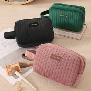 Sac de <span class=keywords><strong>maquillage</strong></span> portable en velours personnalisé MKW4316 avec logo, sac de rangement de voyage avec poignée, trousse de toilette grande capacité, pochette cosmétique pour femmes - Product Image 2