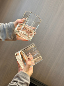 Coffret cadeau de vin écologique Art Déco American Shaya avec verres en cristal, 2 pièces réutilisables - Product Image 2