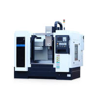 Machine de fraisage CNC verticale FANUC à 3 axes BT40 avec course de 1000 mm pour l'usinage de l'acier, de l'aluminium et de pièces métalliques de précision