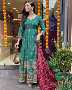 ชุดผ้าไหมโรมันสไตล์ทันสมัยพร้อม dupatta สำหรับผู้หญิงคอลเลคชั่นใหม่ราคาไม่แพงจากอินเดีย - Product Image 3