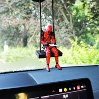 Bewegliche Actionfigur als Autospiegel-Dekoration, Mini-Modell-Spielzeug mit Rückblick-Pose, Einzigartige Auto-Dekoration, Geschenk für Feiertage