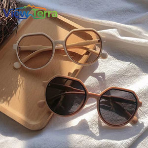 Lunettes de soleil carrées de style coréen pour femmes, design de marque de luxe vintage, lunettes classiques surdimensionnées, protection UV400 - Product Image 1