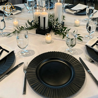 Assiette de Présentation Noire en Plastique de 13 Pouces, Bord Festonné Plissé, Jetable et Durable, Idéale pour le Nouvel An, les Mariages et les Banquets – Vente en Gros