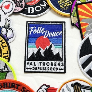 Customized 3D Embroidered Badge Heat Transfer Iron On Custom Logo Embroidery Patch For Clothes