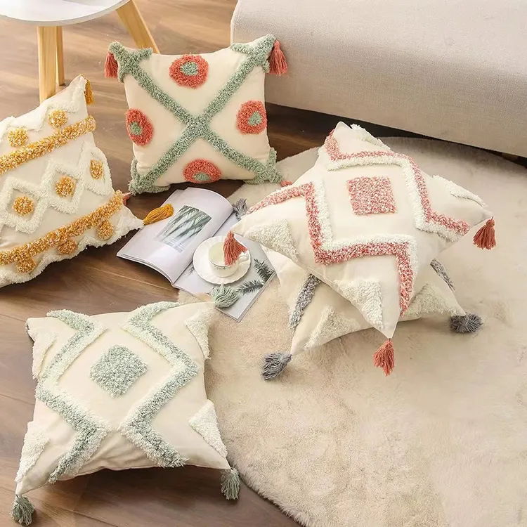 Housses de coussin décoratives géométriques pour la maison, housses de coussin en coton doux avec broderie Boho avec pompons