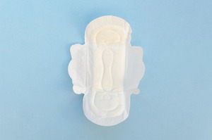 Serviettes hygiéniques indiennes pour femmes, à absorption supérieure et surface douce, disponibles au meilleur prix du marché. - Product Image 5
