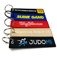 Geborduurde sleutelhangers met aangepast logo, bulkverpakking voor klassieke auto-accessoires & gepersonaliseerde geweven sleutelhangers van textiel