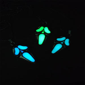 เครื่องประดับแนวพังก์สำหรับวันฮาโลวีนที่สร้างสรรค์อุปกรณ์เสริมการสะท้อนแสงอุปกรณ์เสริมทางเรขาคณิตโล่สามเหลี่ยมปีศาจตาหัวกะโหลกสร้อยคอถึงลูกชายของฉัน - Product Image 4