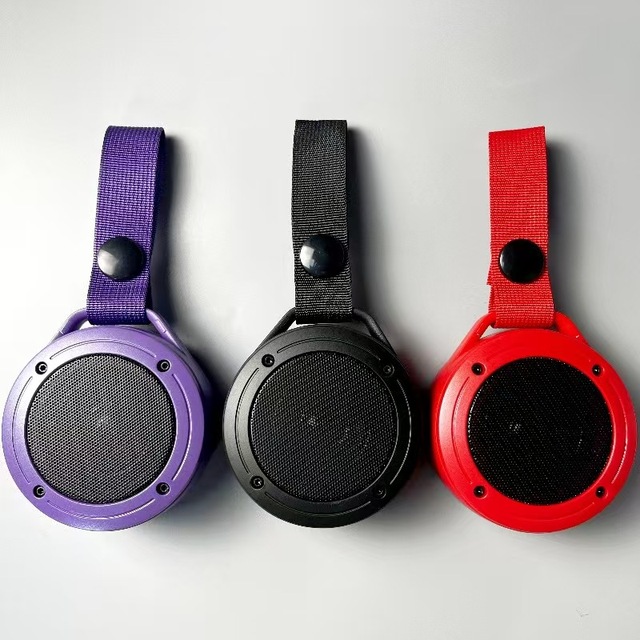 Wholesale Waterproof for 5.1 5W Stereo Surround Sound RGB LED Plastic Portable Wireless Speaker with App Control Lanyard