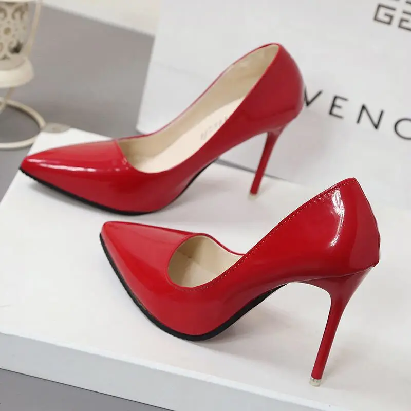 أحذية رسمية من الجلد الصناعي الصيني بكعب عالٍ وعارية مدببة من الأمام للنساء مضخات خنجر للعمل الاحترافي