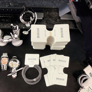 Cartes à bijoux holographiques de luxe personnalisées avec logo imprimé, étiquettes suspendues perforées en papier pliable pour montres, bracelets, boucles d'oreilles et colliers - Product Image 3