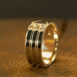 Fedi nuziali a piramide F568 in acciaio inossidabile placcato oro 18 carati, anelli unisex alla moda. - Product Image 3