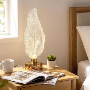 Thiết kế độc đáo Art Deco sáng tạo đèn bàn vàng kim loại sắt Led pha lê rõ ràng Acrylic Shade nhà máy bán hàng trực tiếp - Product Image 3