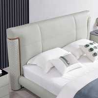 Nouveau lit double de luxe de style italien de 2,3 m, lit rembourré à coussinets doux et écologiques, design moderne pour chambre principale