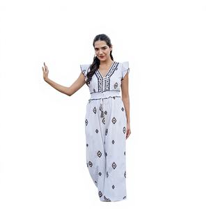 Mono midi blanco estilo bohemio con cuello en V y mangas abullonadas, ropa de verano para resort, estampado digital, 100% algodón, informal, para exteriores. - Product Image 1