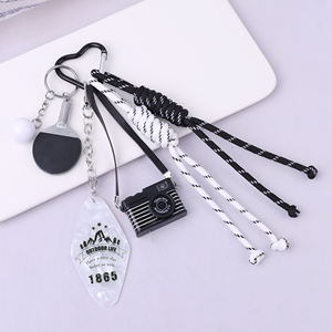 LLavero de cámara de estrella de moda, cuerda trenzada tejida en blanco y negro, gancho en forma de corazón, accesorios para coche Mini, colgante, llavero de plástico - Product Image 1