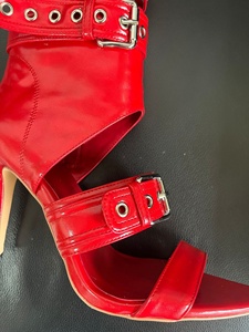 Sandales en cuir <span class=keywords><strong>noir</strong></span> et rouge à talons hauts punk gothique pour femme avec boucle découpée et talon <span class=keywords><strong>clouté</strong></span> pour les mariages d'été - Product Image 6