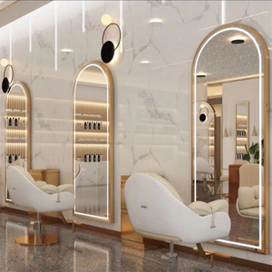 Estación de Barbería Ovalada Dorada con Espejo y Led, Mueble de Lujo de Alta Calidad para Salón con Tres Asientos - Product Image 3