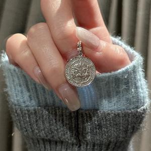 Nuevo Colgante Pixiu de Plata Pura S925 Estilo Chino con Diseño Personalizado, Tallado de Lujo y Seguro, Venta al por Mayor - Product Image 2